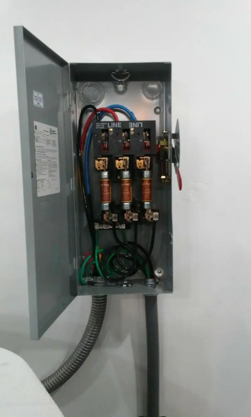 Three-phase disconnect switch installed for Smoke Detector Installation in Moultrie